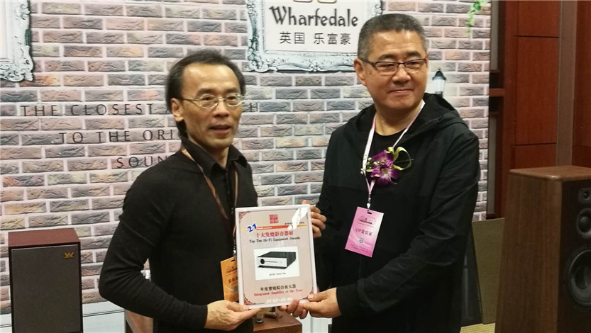 IAG产品再次荣获重磅大奖，李小沛先生亲至IAG展厅颁奖！！！